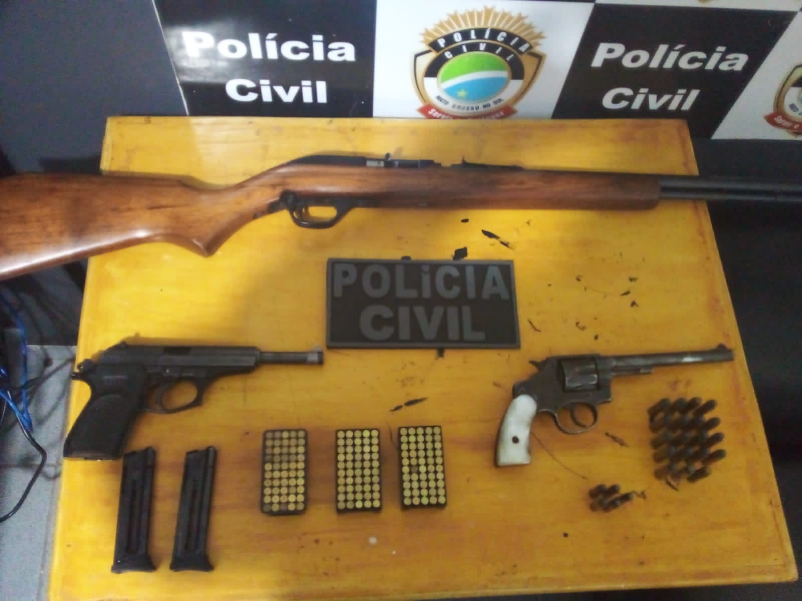 Armas apreendidas no dia da operação - Foto: Polícia Civil/Divulgação